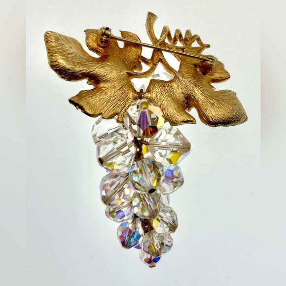 Vintage Gold Tone Grape Bunch Brooch Pin Aurora Borealis Crystal Bead
Cluster - Picture 8 of 8